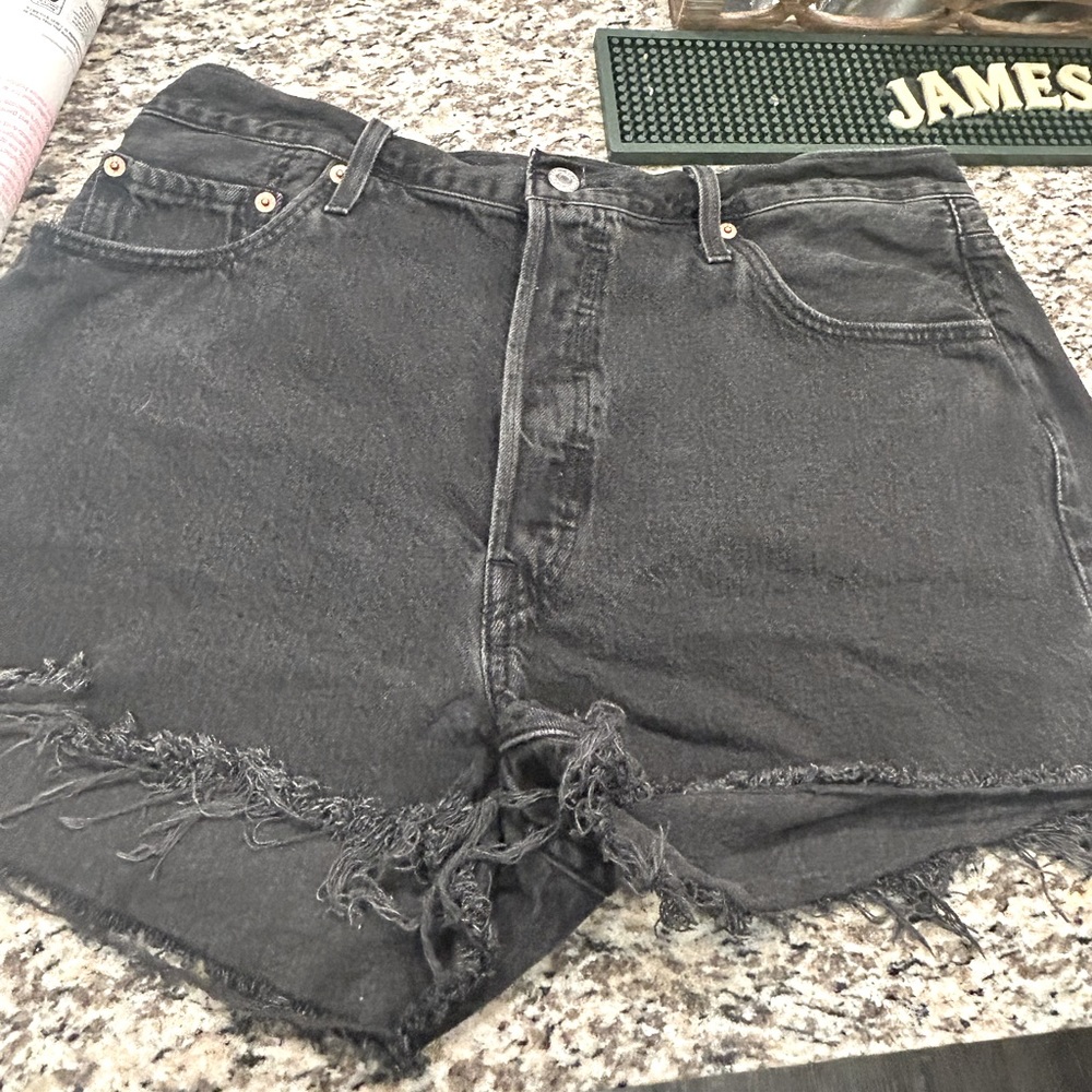 Levi’s brand new size 32/34 juniors smoke free home !
